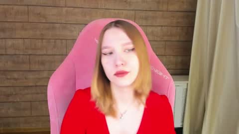 Snapshot of lililinn chatting on June 2026 04:30:02 AM LiliLinn online show from June 2026 04:30:02 AM