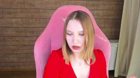 Snapshot of lililinn chatting on June 2026 07:03:01 AM LiliLinn online show from June 2026 07:03:01 AM