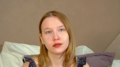 Snapshot of lililinn chatting on June 2026 04:24:01 AM LiliLinn online show from June 2026 04:24:01 AM