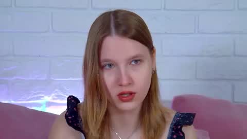 Snapshot of lililinn chatting on June 2026 04:24:02 AM LiliLinn online show from June 2026 04:24:02 AM
