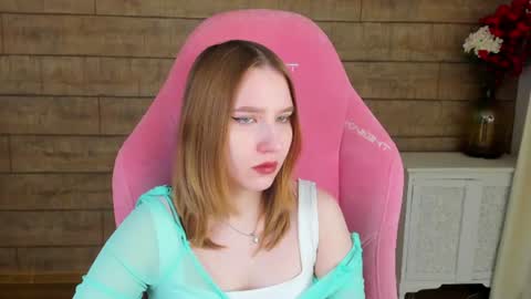 Snapshot of lililinn chatting on July 2026 05:10:02 AM LiliLinn online show from July 2026 05:10:02 AM