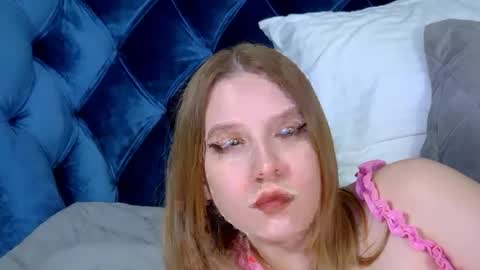 Snapshot of lililinn chatting on July 2026 05:34:01 AM LiliLinn online show from July 2026 05:34:01 AM
