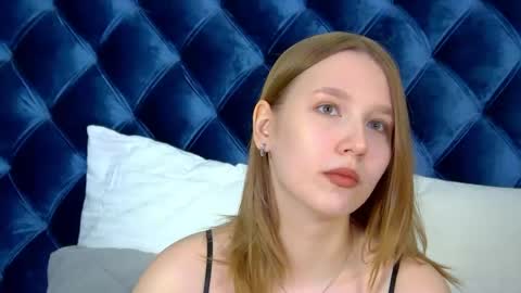 Snapshot of lililinn chatting on July 2026 10:20:02 AM LiliLinn online show from July 2026 10:20:02 AM