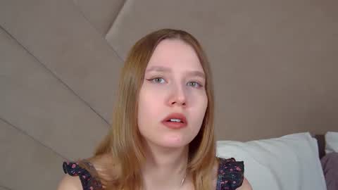 Snapshot of lililinn chatting on July 2026 04:49:01 AM LiliLinn online show from July 2026 04:49:01 AM