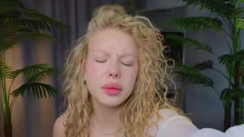 lililok101 online show from November 2025 02:22:01 AM