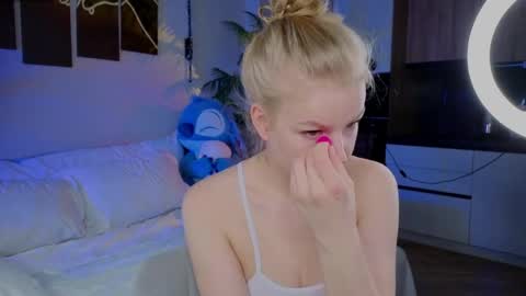 lililok101 online show from April 2026 01:52:02 AM