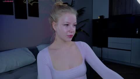 Snapshot of lililok101 chatting on June 2026 04:02:02 AM lililok101 online show from June 2026 04:02:02 AM