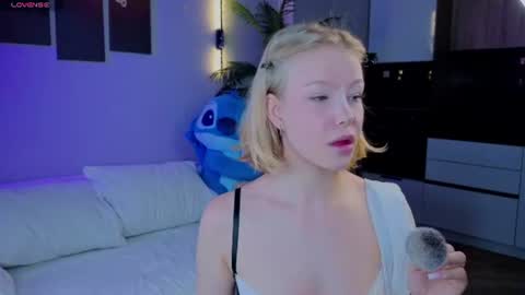 Snapshot of lililok101 chatting on July 2026 01:56:01 AM lililok101 online show from July 2026 01:56:01 AM