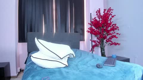 Snapshot of lilith_and_marcusblain chatting on January 2025 10:15:02 PM Lili Marcus online show from January 2025 10:15:02 PM