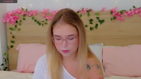 Snapshot of lilith_bonheur chatting on November 2025 02:34:02 AM Lilith Bonheur online show from November 2025 02:34:02 AM