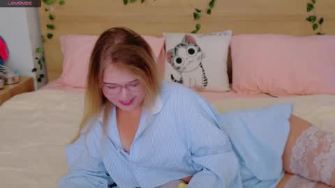 Snapshot of lilith_bonheur chatting on November 2025 05:57:01 PM Lilith Bonheur online show from November 2025 05:57:01 PM