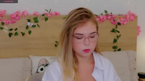 Snapshot of lilith_bonheur chatting on November 2025 10:57:02 PM Lilith Bonheur online show from November 2025 10:57:02 PM