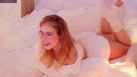 Snapshot of lilith_bonheur chatting on December 2025 12:43:02 PM Lilith Bonheur online show from December 2025 12:43:02 PM