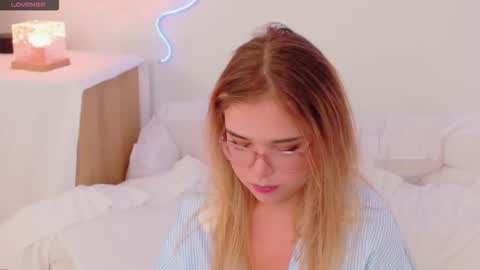 Snapshot of lilith_bonheur chatting on December 2025 12:49:02 AM Lilith Bonheur online show from December 2025 12:49:02 AM