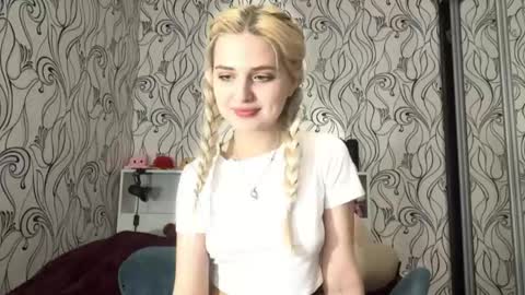 Snapshot of lilith_butterfly chatting on April 2026 01:12:02 PM Lilly online show from April 2026 01:12:02 PM