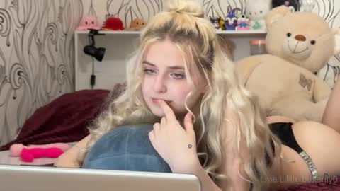 Snapshot of lilith_butterfly chatting on April 2026 12:29:02 PM Lilly online show from April 2026 12:29:02 PM