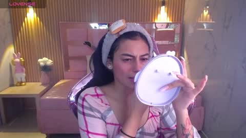 Snapshot of lilith_petit_sub chatting on February 2025 01:22:01 PM Lilith  online show from February 2025 01:22:01 PM