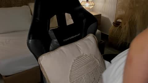 L I L I  online show from February 2026 07:10:01 PM