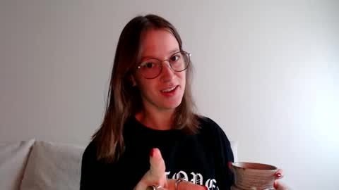Snapshot of liljbby chatting on October 2025 04:39:01 PM Jay  please help me reach 50 thumbs up online show from October 2025 04:39:01 PM
