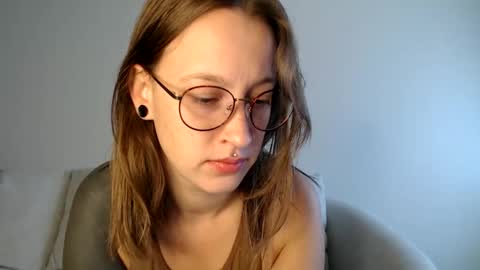 Snapshot of liljbby chatting on October 2025 03:45:01 PM Jay  please help me reach 50 thumbs up online show from October 2025 03:45:01 PM
