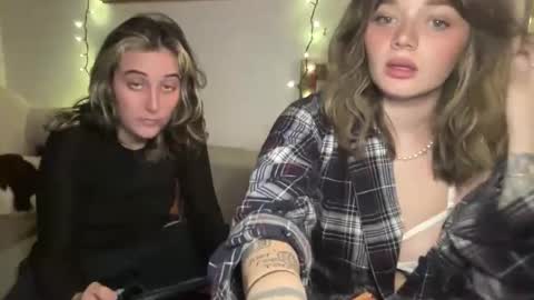 lilldaddysgirl online show from December 2025 03:12:01 AM