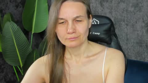 Snapshot of lillian_white1 chatting on April 2026 01:03:01 AM lillian_white1 online show from April 2026 01:03:01 AM