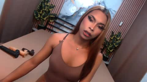 Snapshot of lilliana_emerald chatting on April 2026 05:30:02 PM Lilianna online show from April 2026 05:30:02 PM