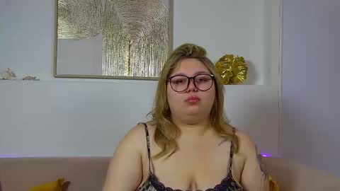 Snapshot of lillianhaig chatting on November 2025 06:35:01 AM LillianHaig online show from November 2025 06:35:01 AM