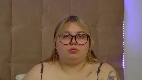 Snapshot of lillianhaig chatting on November 2025 07:04:02 PM LillianHaig online show from November 2025 07:04:02 PM