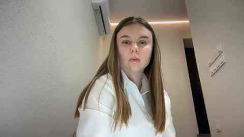 Lily online show from October 2025 06:17:02 PM