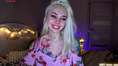 Snapshot of lillimooore chatting on June 2026 11:07:01 PM LilliMoore online show from June 2026 11:07:01 PM