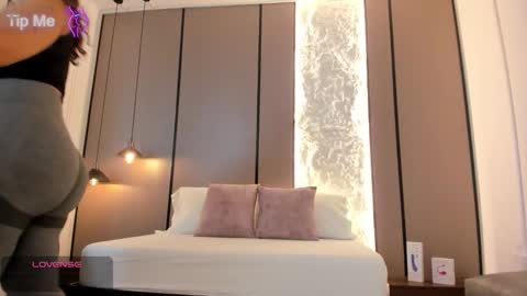 L I L L Y online show from January 2026 12:11:01 PM