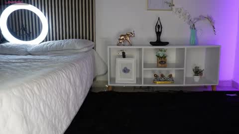 Sofia online show from October 2025 12:04:02 PM