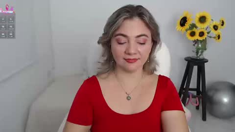 Snapshot of lilly_milf chatting on September 2025 01:43:02 PM Lilly online show from September 2025 01:43:02 PM