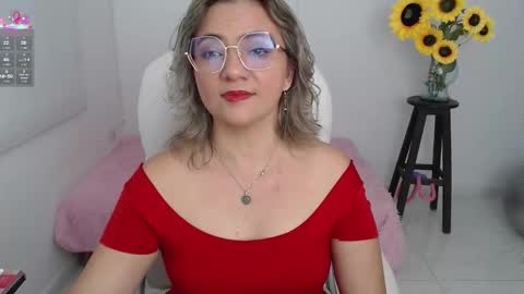 Snapshot of lilly_milf chatting on September 2025 02:08:01 PM Lilly online show from September 2025 02:08:01 PM