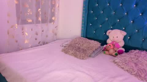 Snapshot of lilly_peach22 chatting on April 2026 04:10:02 AM Lilly Peach online show from April 2026 04:10:02 AM