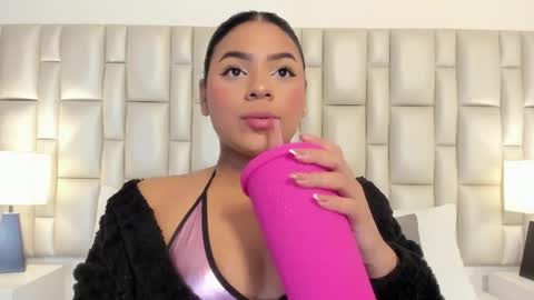 Snapshot of lilly_williamss chatting on April 2026 03:12:02 AM Lilly online show from April 2026 03:12:02 AM