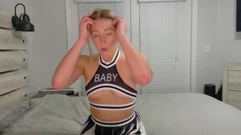 Snapshot of lillybabyxo chatting on December 2025 03:48:01 AM Lilly Baby Xo online show from December 2025 03:48:01 AM