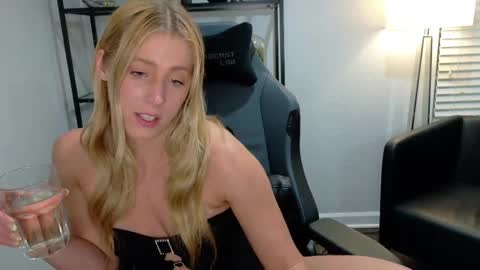 Snapshot of lillybabyxo chatting on March 2026 01:33:02 AM Lilly Baby Xo online show from March 2026 01:33:02 AM