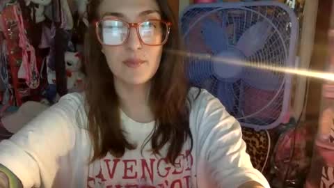 hi guys im back on here 3 online show from November 2025 07:58:02 PM