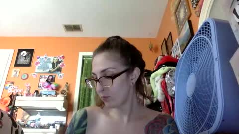 hi guys im back on here 3 online show from April 2026 09:04:01 PM