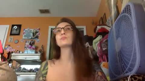 hi guys im back on here 3 online show from May 2026 07:31:01 PM