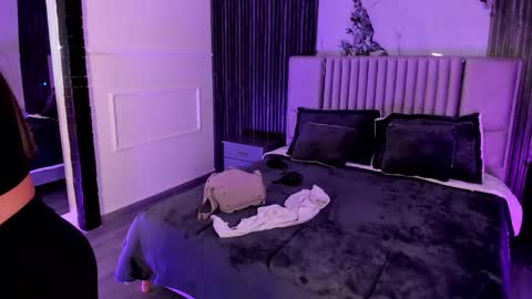 Lilly Ortiz online show from September 2025 12:05:02 PM