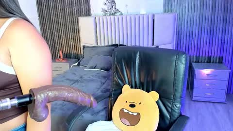 Lilly Ortiz online show from September 2025 07:58:01 PM