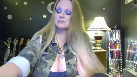 Snapshot of lillyth chatting on December 2024 04:34:01 AM Lillyth Eden online show from December 2024 04:34:01 AM