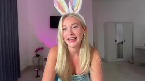 Snapshot of lillyyfaithh chatting on April 2026 06:00:02 AM lilly online show from April 2026 06:00:02 AM