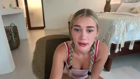 Snapshot of lillyyfaithh chatting on April 2026 04:05:02 AM lilly online show from April 2026 04:05:02 AM