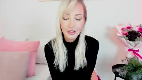 Snapshot of liloukatt chatting on November 2025 12:26:01 PM Lilou online show from November 2025 12:26:01 PM