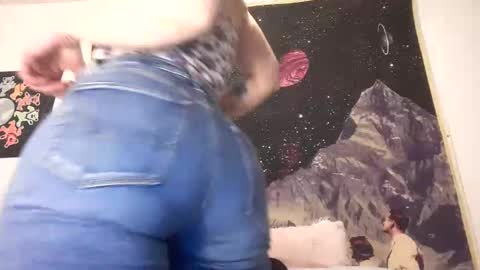 Snapshot of lilsirenluna chatting on March 2026 12:41:02 AM Luna online show from March 2026 12:41:02 AM