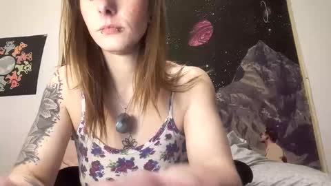 Snapshot of lilsirenluna chatting on March 2026 02:04:02 AM Luna online show from March 2026 02:04:02 AM